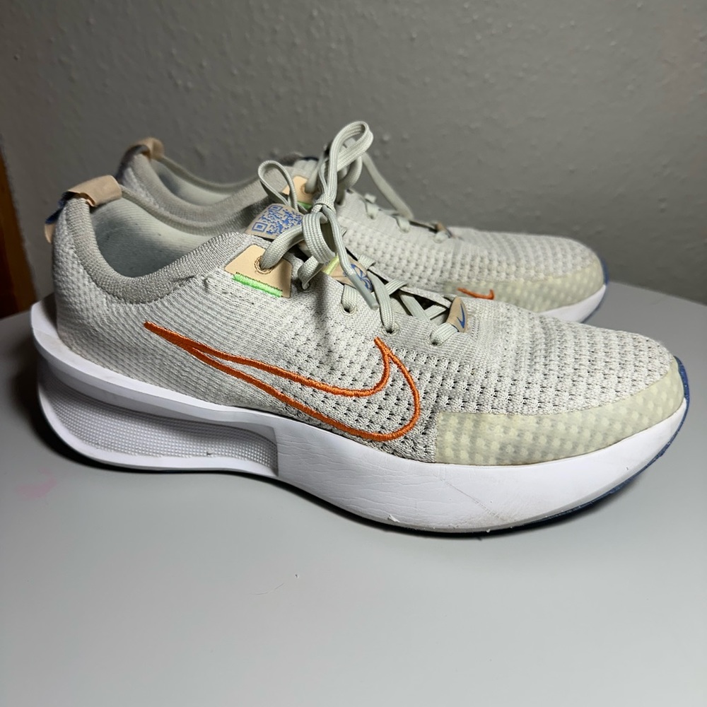 Nike Flyknit Interact Run Athletic Shoes Size 9.5, light bone